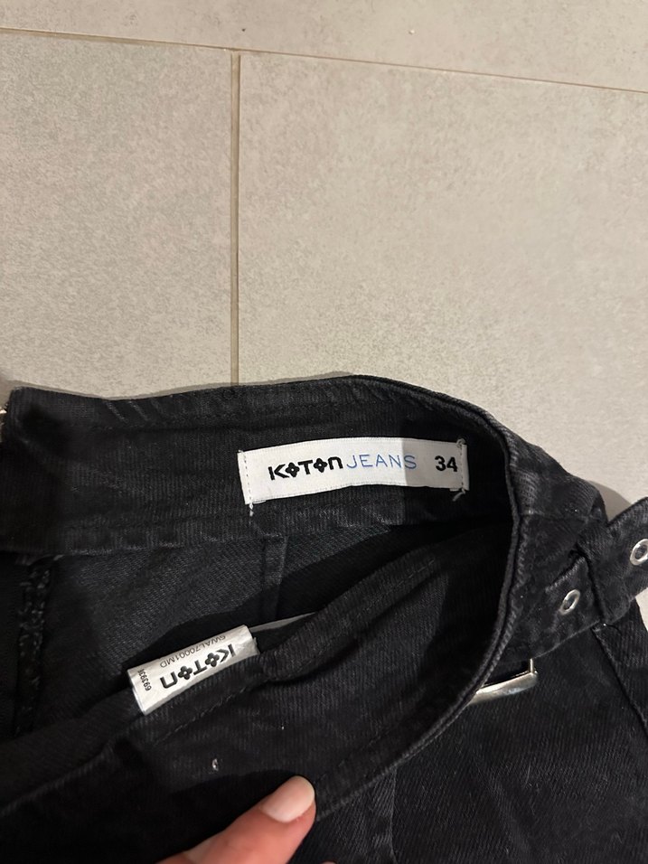 Kemer Detaylı Siyah Mini Denim Şort - Görsel 3