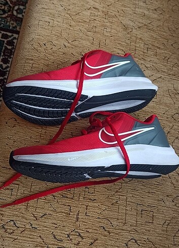 38 Beden kırmızı Renk Nike spor ayakkabı 