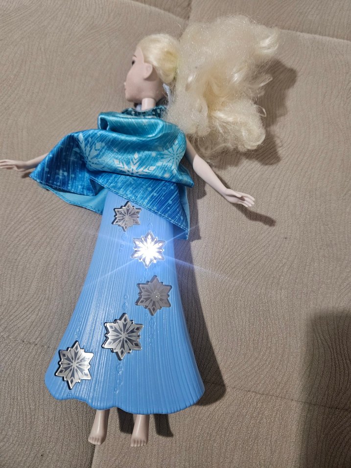 elsa ışıklı müzikli oyuncak bebek - Görsel 3
