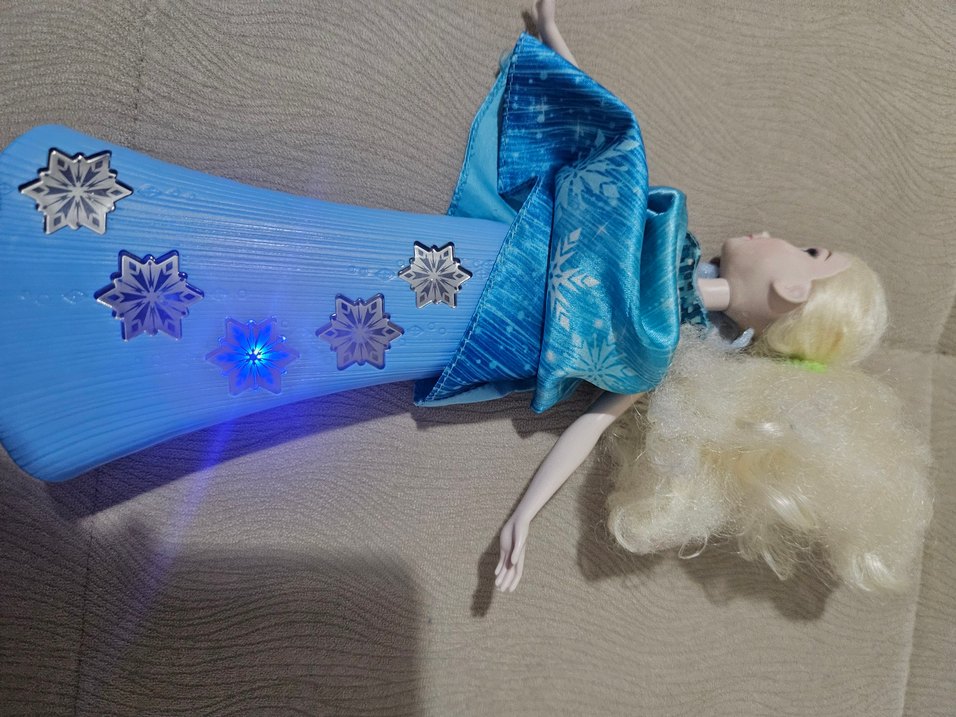 elsa ışıklı müzikli oyuncak bebek - Görsel 5