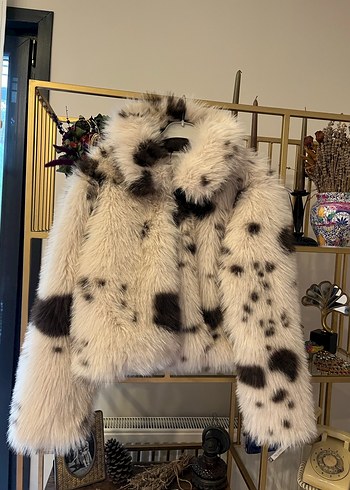 Leopar Desenli Beyaz Suni Kürk Ceket - Görsel 2