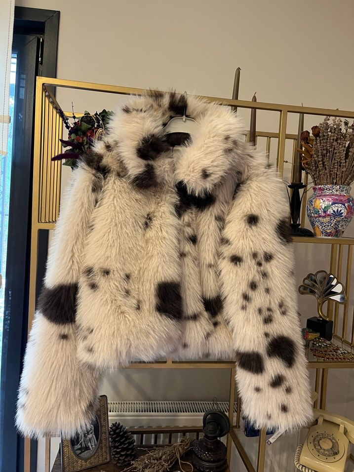 Leopar Desenli Beyaz Suni Kürk Ceket - Görsel 2