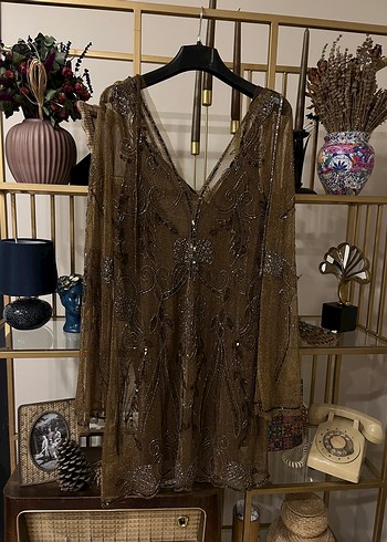 Boncuk İşlemeli V Yaka Kahverengi Uzun Elbise - Görsel 2