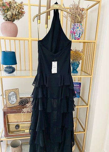 Zara Siyah Halter Yaka Fırfırlı Uzun Elbise