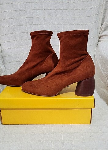 37 Beden BERSHKA SÜET BOT