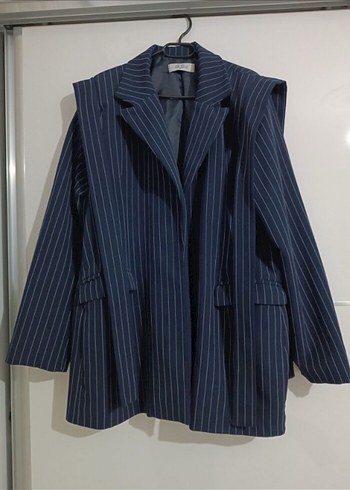 Zara Kemerli Çizgili Kısa Kadın Blazer
