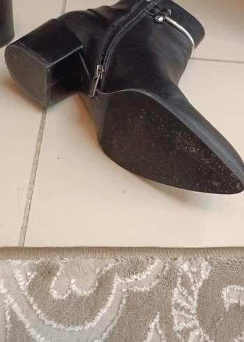Derimod Kadın Siyah Deri Tokalı Topuklu Bot