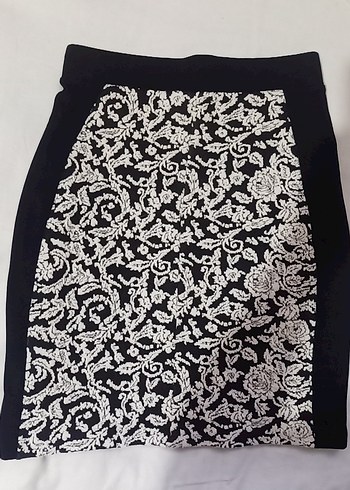 m Beden siyah Renk Dantel Detaylı Siyah Desenli Midi Etek