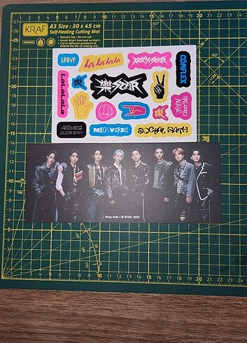 stray kids sticker ve postcard