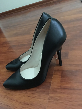 Siyah suni deri stiletto