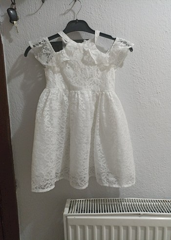 Kız Çocuk Beyaz Dantel Askılı Elbise