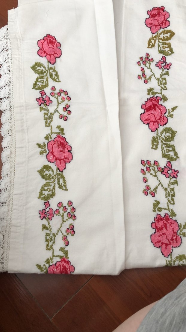 Pembe güllü kaneviçe işlemeli yastık - Görsel 2