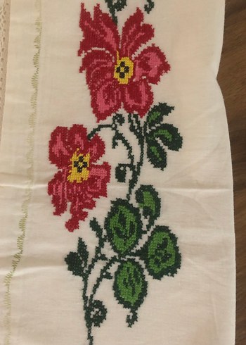 Kırmızı Çiçek kanaviçe işlemeli iki başı işlenmiş yastık - Görsel 2