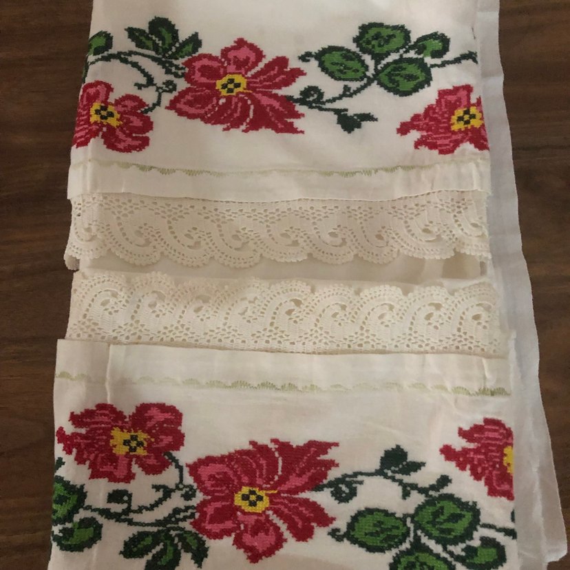 Kırmızı Çiçek kanaviçe işlemeli iki başı işlenmiş yastık - Görsel 5