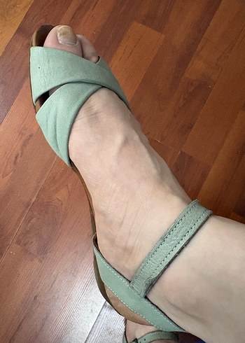 Bantlı buz mavisi/ mint tonları olan,tamamen deri Kadın Sandalet - Görsel 2