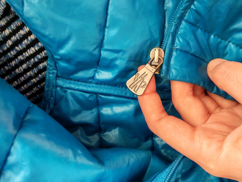 Mavi Parlak Kadın Şişme Yelek Moncler - Görsel 4