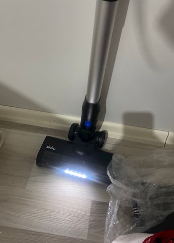 Mavi ve Gri Şarjlı Dikey Elektrikli Süpürge - Görsel 3