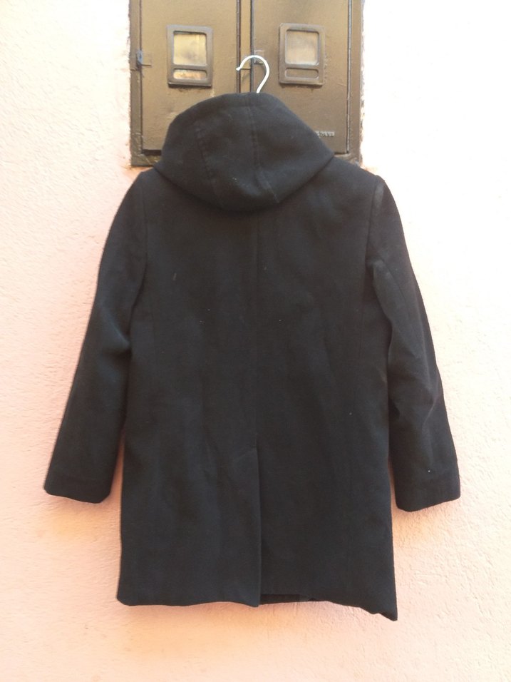 Erkek Çocuk Siyah Düğmeli Kaban - Görsel 2