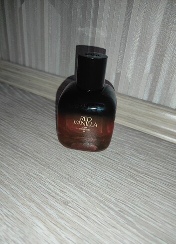 Beden Zara Red Vanilla