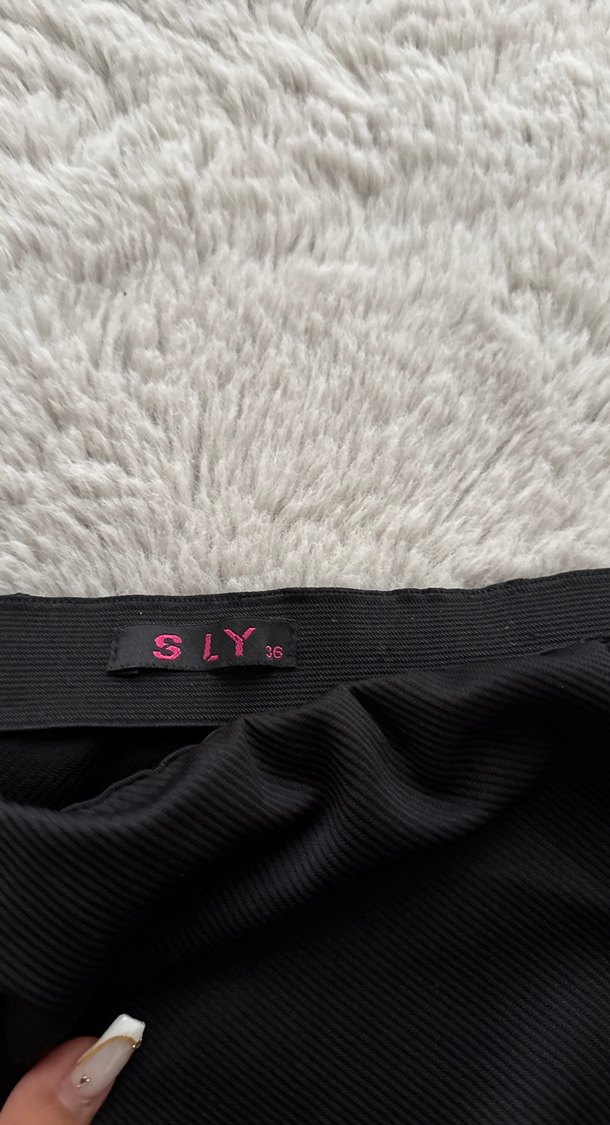 Fırfırlı Siyah Etek - Görsel 3