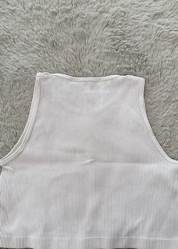 Kırık Beyaz Renk Yüksek Yakalı Crop Top - Görsel 3