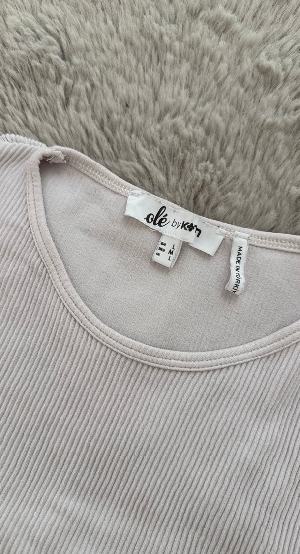 Kırık Beyaz Renk Yüksek Yakalı Crop Top - Görsel 2