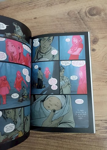 Beden Renk Saga Çizgi Romanı - Brian K. Vaughan & Fiona Staples