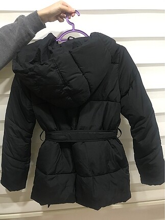 LC Waikiki Kadın siyah kuşaklı şişme mont