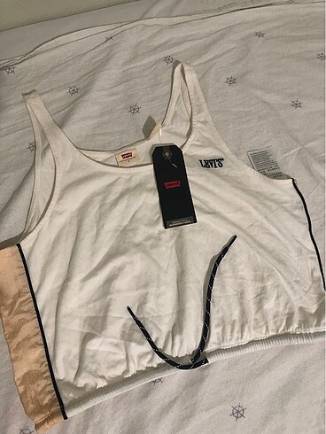 Levis crop