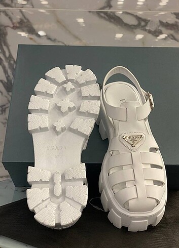 PRADA SANDALET