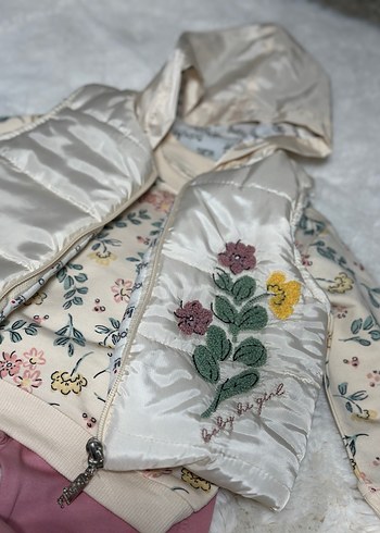 Kapüşonlu Nakışlı Kız Yeleği - Görsel 2