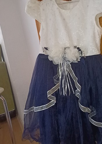 9 Yaş Beden beyaz Renk Dantel Detaylı Beyaz ve Siyah Kız Elbisesi