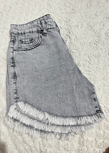 LC Waikiki Gri Mini Kot Şort Fırfırlı