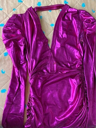 Pembe elbise
