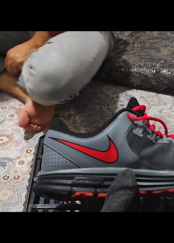 Gri Nike Spor Ayakkabı Kırmızı Bağcıklı - Görsel 4