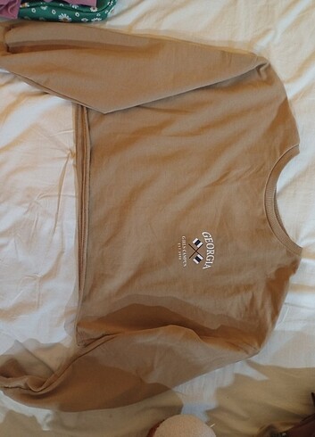 Camel. Crop sweat 