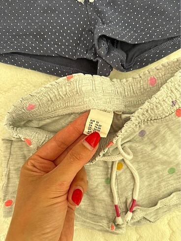 18-24 Ay Beden çeşitli Renk H&M 2 adet şort