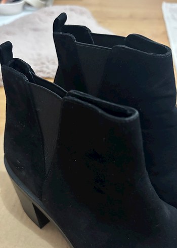 Stradivarius Siyah Süet Topuklu Kadın Bot