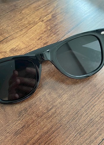 Ray Ban Parlak Siyah Minimalist Kadın Güneş Gözlüğü