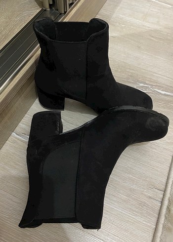 Siyah Süet Tokalı Topuklu Kadın Bot - Görsel 3