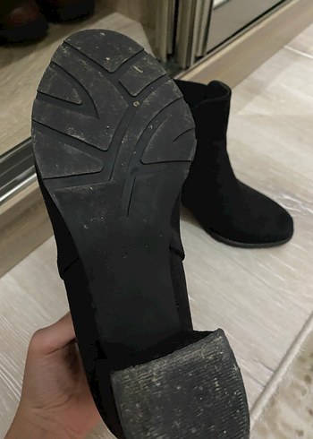 Siyah Süet Tokalı Topuklu Kadın Bot - Görsel 2