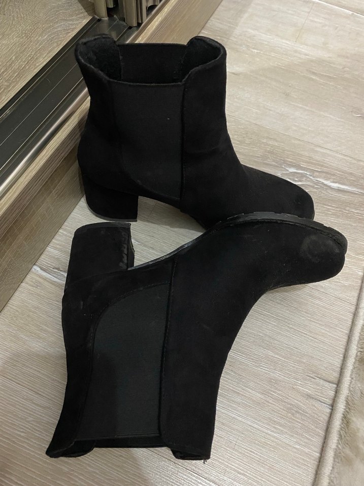 Siyah Süet Tokalı Topuklu Kadın Bot - Görsel 3