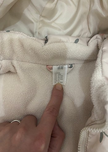 Çiçek Desenli Kapüşonlu Kız Çocuk Mont - Görsel 3