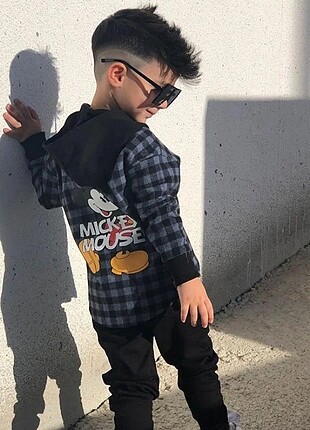5 Yaş Beden 2Lİ TAKIM MİCKEY BASKILI ODUNCU YÜN GÖMLEK SİYAH KOT PANTOLON