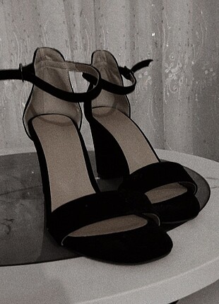 Paulmark Siyah topuklu ayakkabı 
