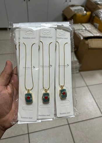 açılır kare kalpli çelik kolye