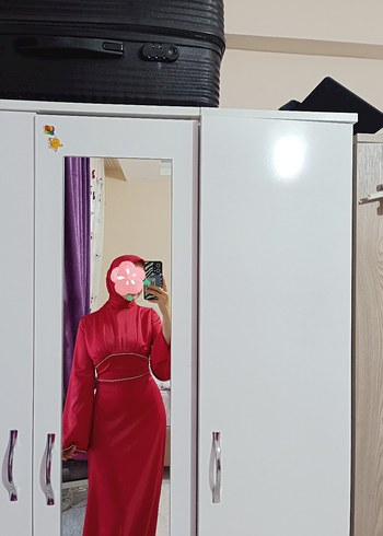 s Beden kırmızı Renk eşarp dahil KİRALIKTIR