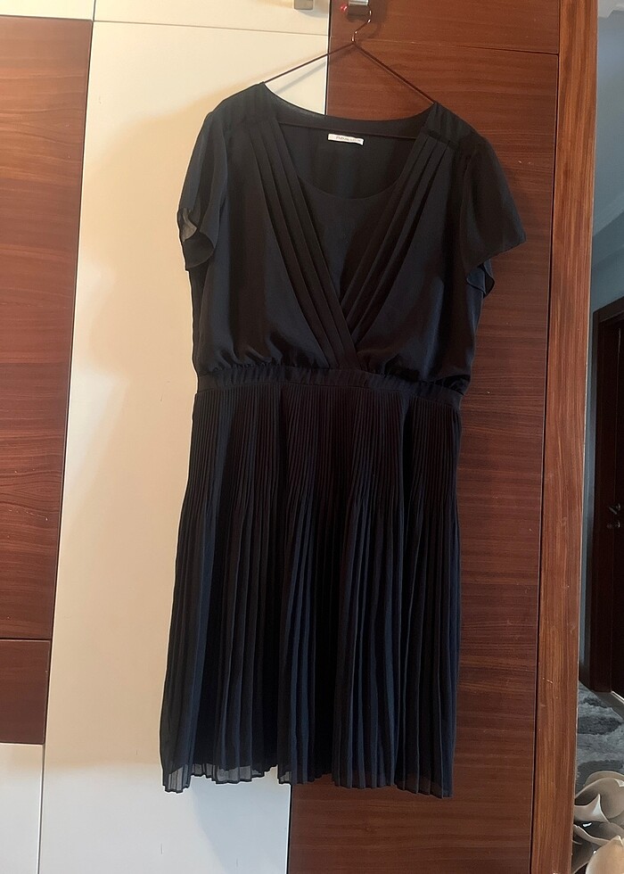 Park Bravo 42 beden pliseli siyah elbise - Görsel 2
