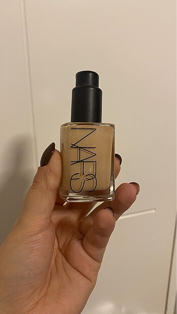 NARS SHEER GLOW FOUNDATION