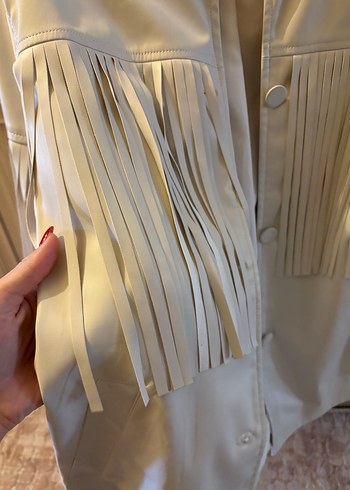 Bershka Beyaz Düğmeli Deri Kadın Ceket